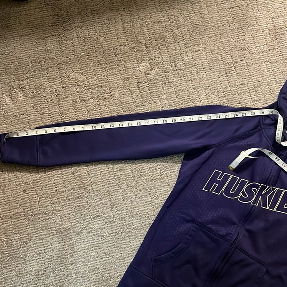 UW Huskies Women’s Nike Hoodie - Picture 7 of 9